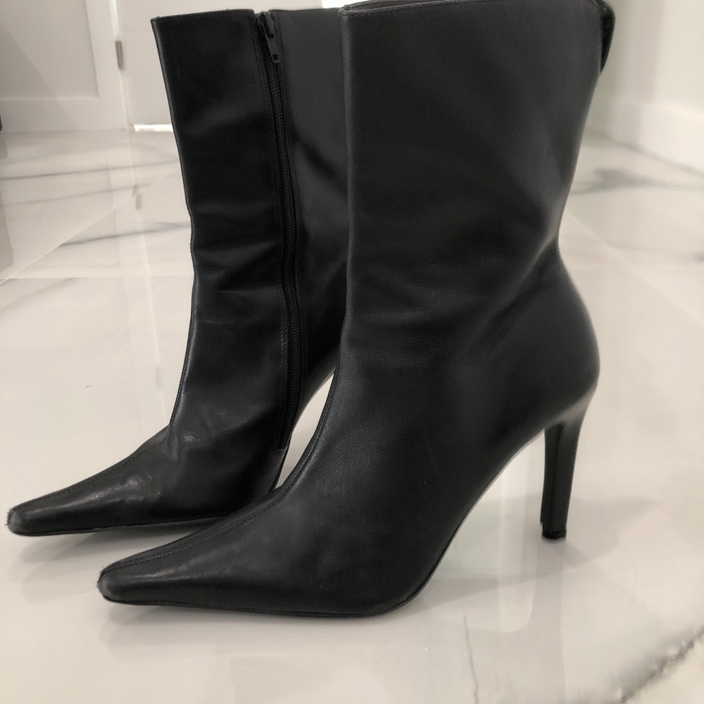 Vintage  Steve Madden Black Ankle Bootie